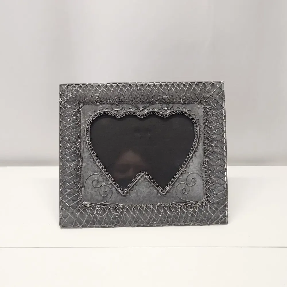 Vtg Heart Shaped Metal Filigree Photo Picture Frame Cottagecore Farmhouse 5x7